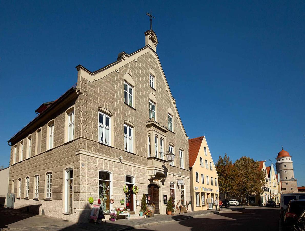 Hotel Weinstube Sinas Brettl à Nördlingen Extérieur photo